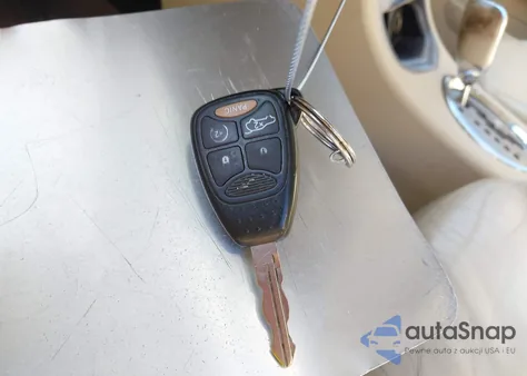 2010 Chrysler Sebring Limited z USA, uszkodzony, nr VIN 1C3CC5FB2AN220310